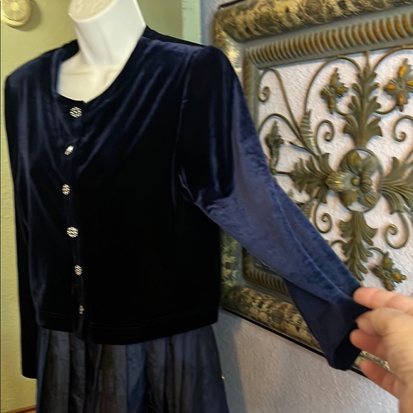 VTG Jessica Howard Elegant Black Velvet Dress/ Jacket  Button Details Sz 10P - Picture 4 of 16
